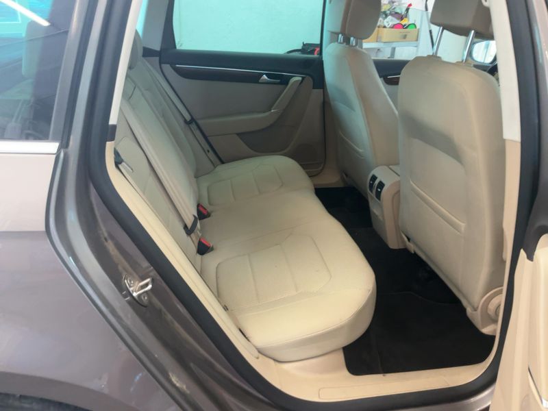 Volkswagen Passat 2.0 TDI Comfortline BlueMotion Tech 2011 – снимка 20
