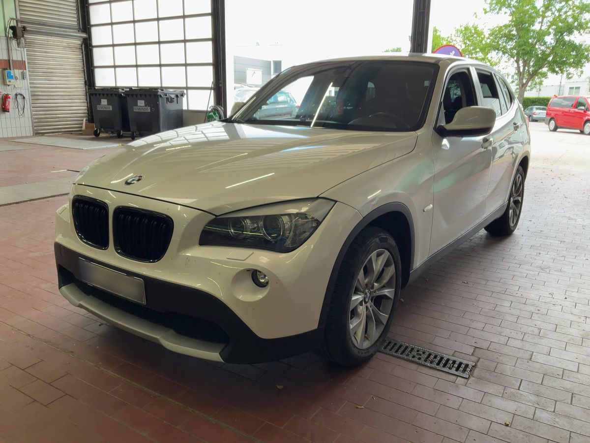 BMW X1 2011 — photo 1