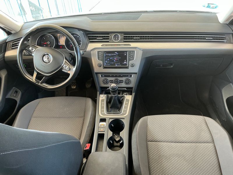 Volkswagen Passat 1.6 TDI Edition BlueMotion Tech 2016 – снимка 17