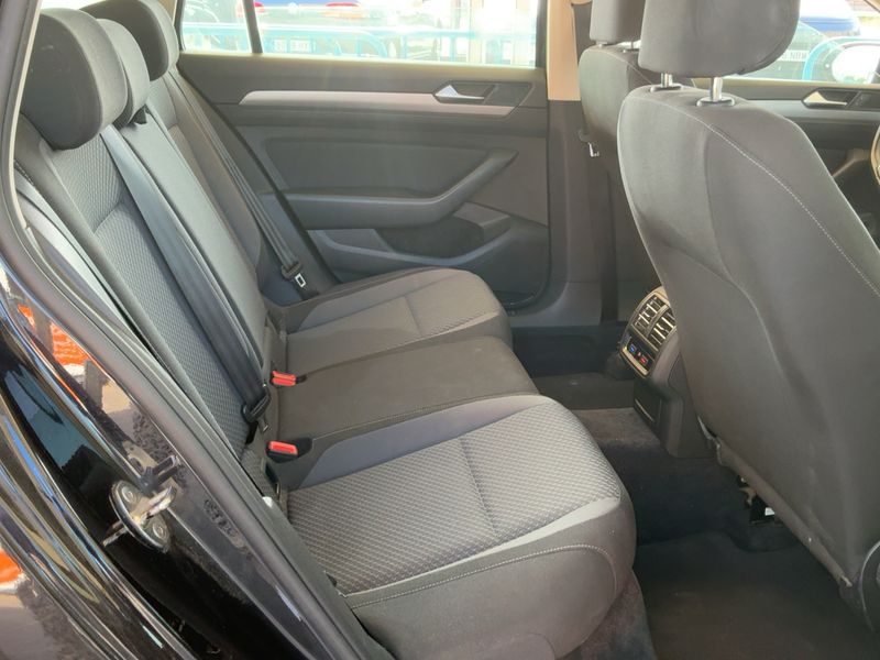 Volkswagen Passat 1.6 TDI Edition BlueMotion Tech 2016 – снимка 19