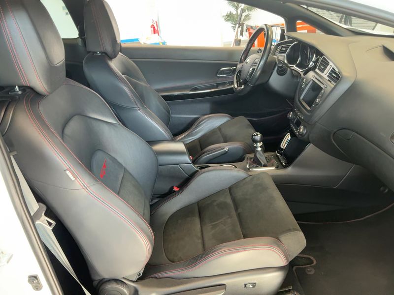 Kia pro_cee'd 1.6 TGDI GT 1st Edition — zdjęcie 11