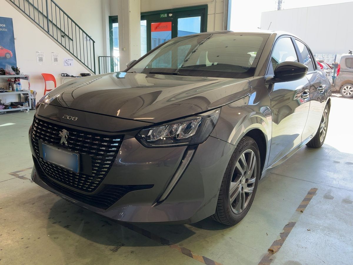 Peugeot 208 2022 — photo 1