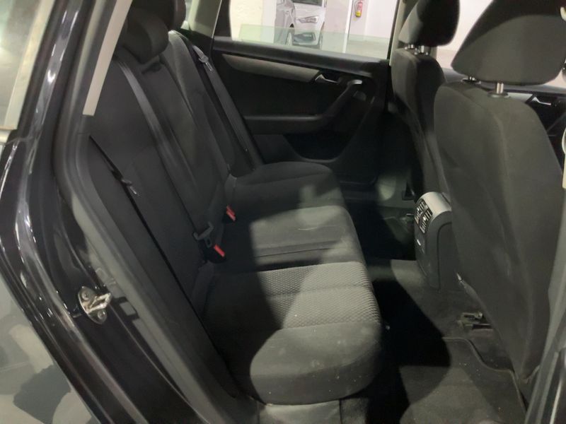 Volkswagen Passat 2.0 TDI Edition BlueMotion Tech — zdjęcie 14
