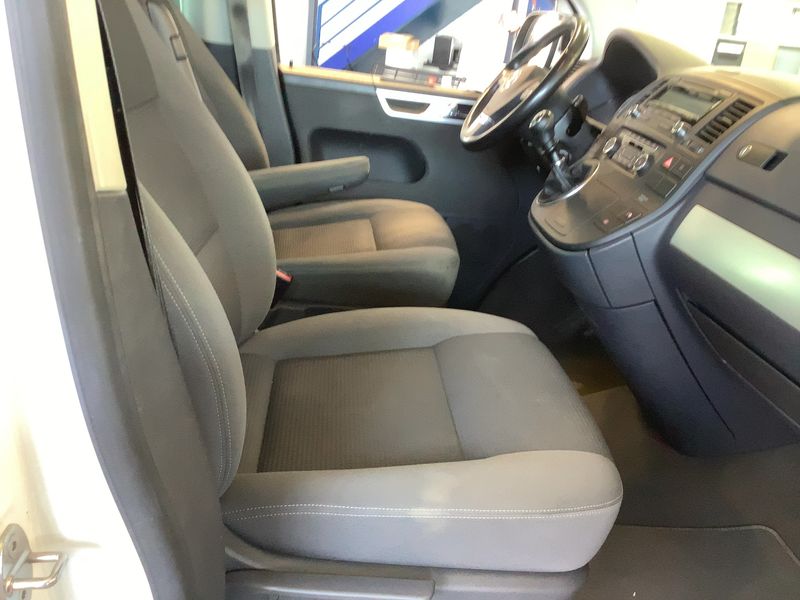 Volkswagen T5 Multivan 2.0 TDI Edition 25 — zdjęcie 11