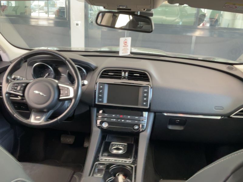 Jaguar F-Pace 20d R-Sport AWD — zdjęcie 12