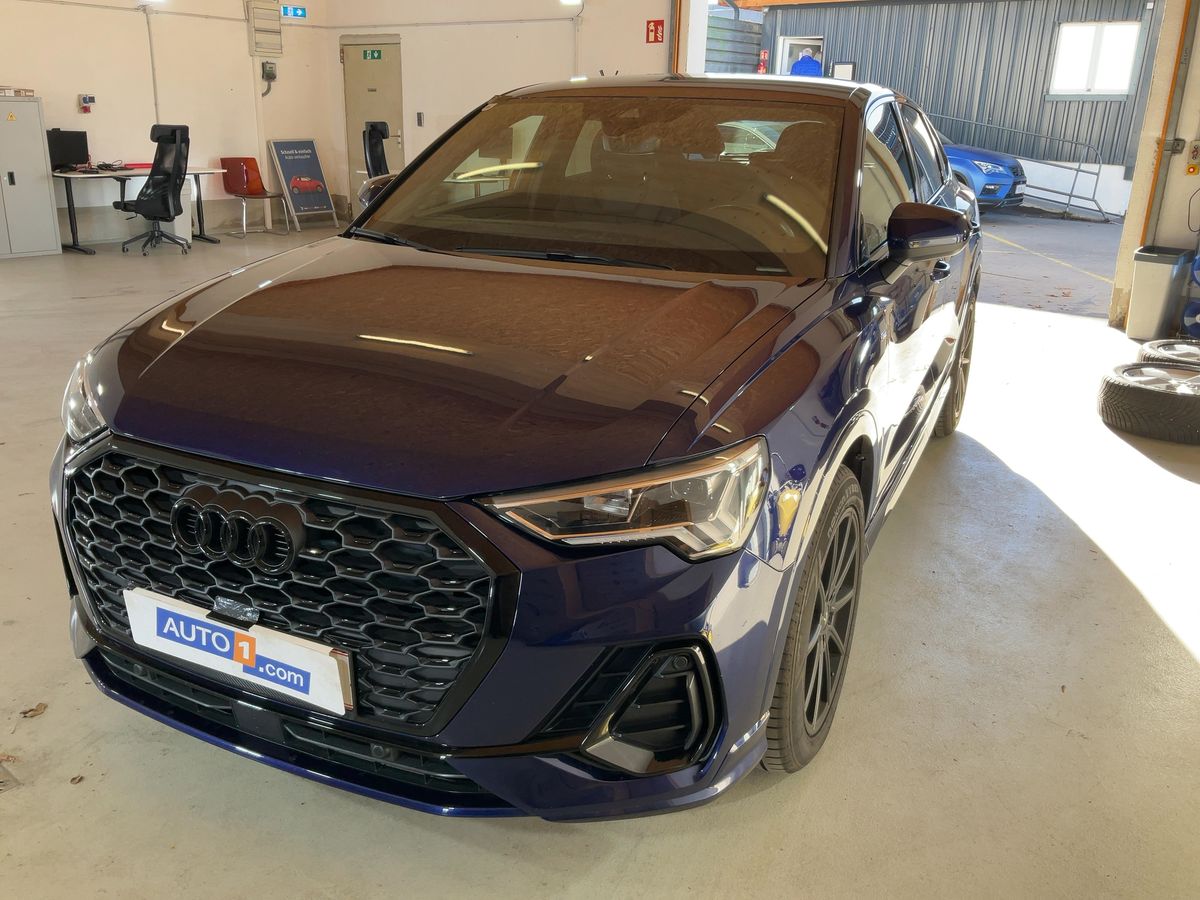 Audi Q3 2021 — photo 1