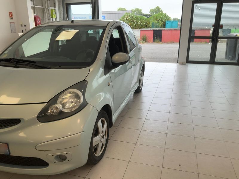 Toyota Aygo 1.0 Sport — zdjęcie 2