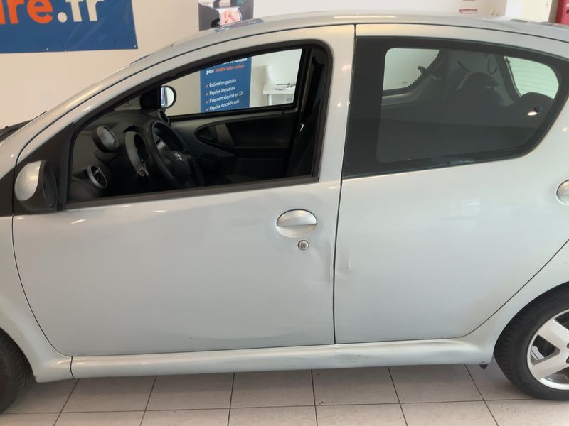 Toyota Aygo 1.0 Sport — zdjęcie 4