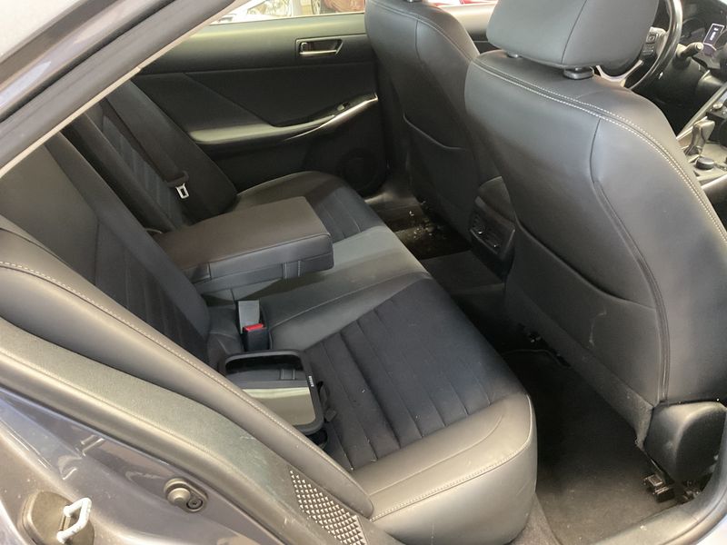 Lexus IS-Serie IS 300h Business — zdjęcie 14