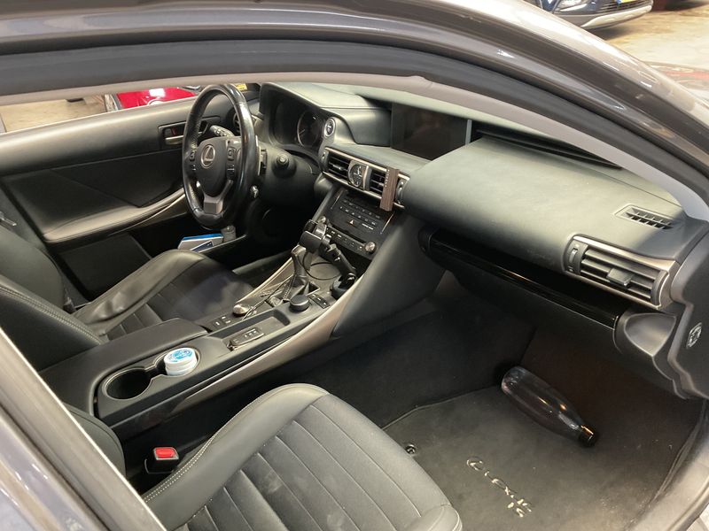 Lexus IS-Serie IS 300h Business — zdjęcie 12