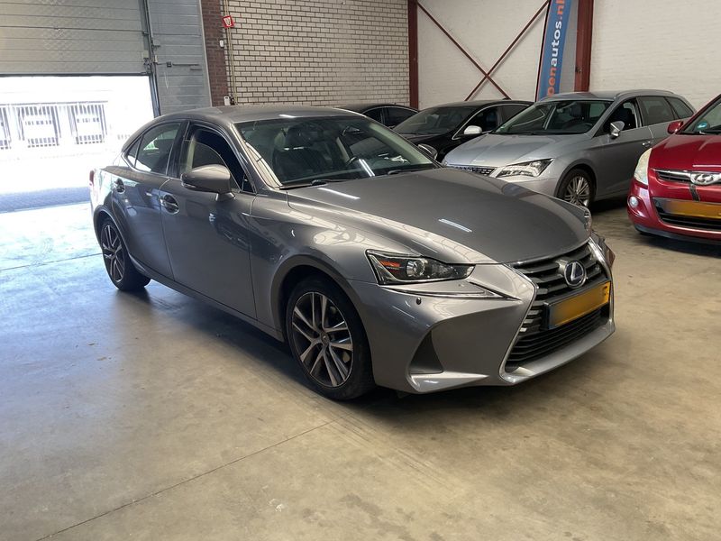 Lexus IS-Serie IS 300h Business — zdjęcie 8