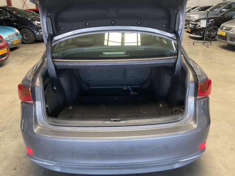 Lexus IS-Serie IS 300h Business — zdjęcie 10