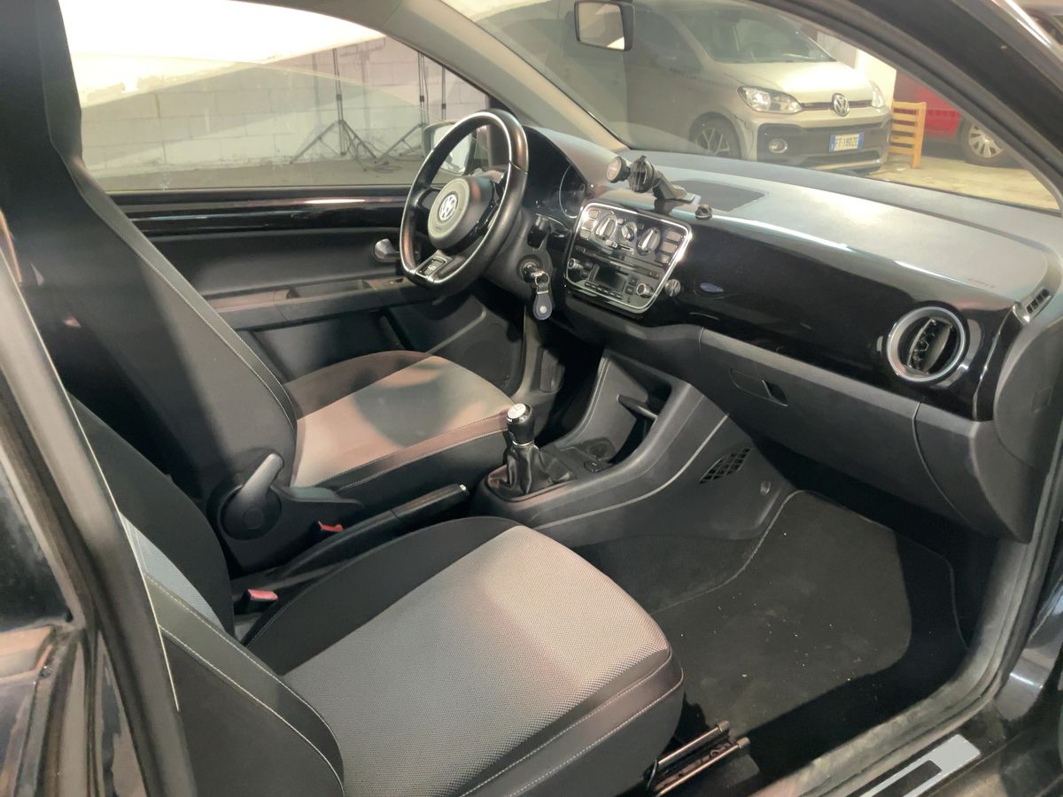 Volkswagen up! 2012 — photo 17