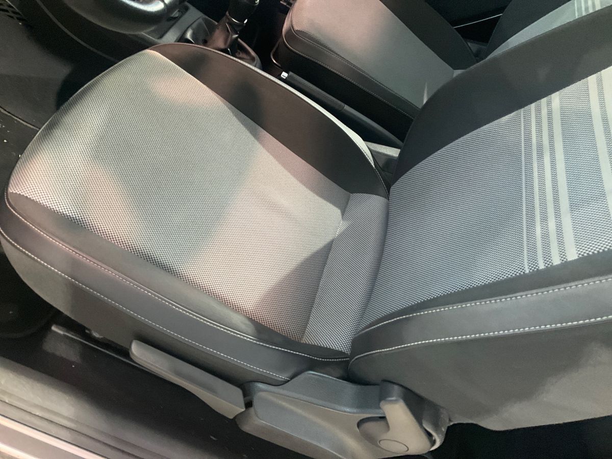 Volkswagen up! 2012 — photo 34