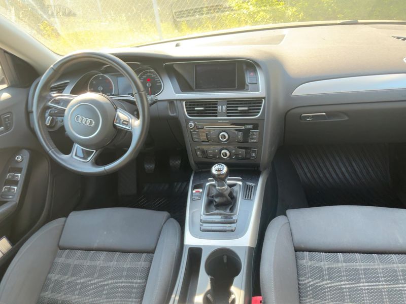 Audi A4 2.0 TDI Attraction — zdjęcie 12