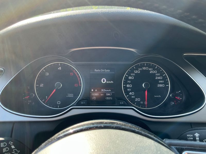 Audi A4 2.0 TDI Attraction — zdjęcie 13