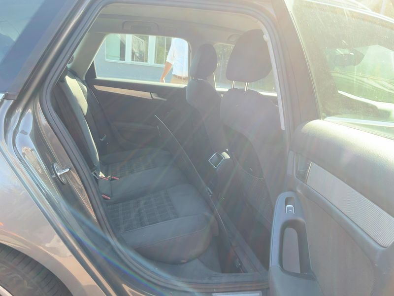 Audi A4 2.0 TDI Attraction — zdjęcie 14