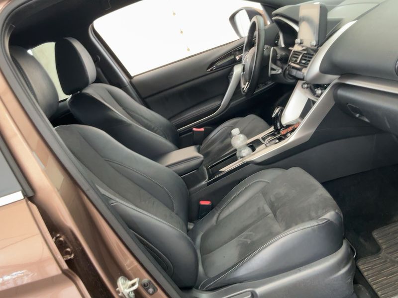 Mitsubishi Eclipse Cross 2.4 Plug-in Hybrid Plus 4WD — zdjęcie 11
