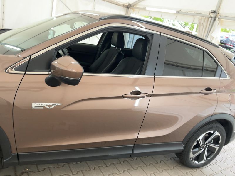 Mitsubishi Eclipse Cross 2.4 Plug-in Hybrid Plus 4WD — zdjęcie 4