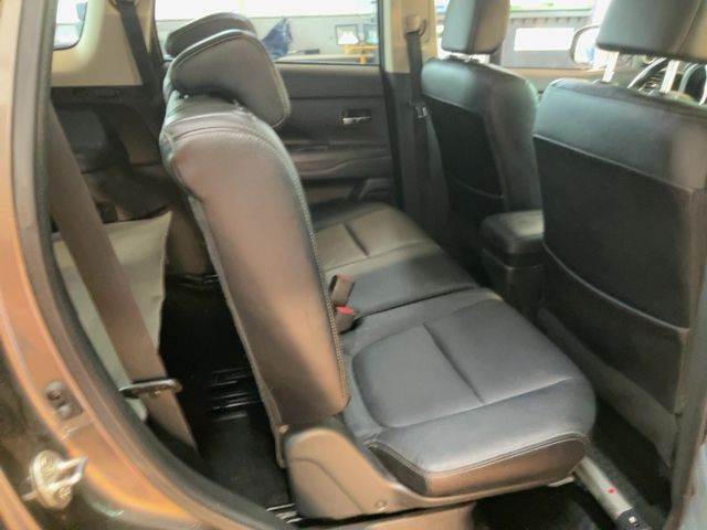 Mitsubishi Outlander 2.2 DI-D Top 4WD — zdjęcie 14