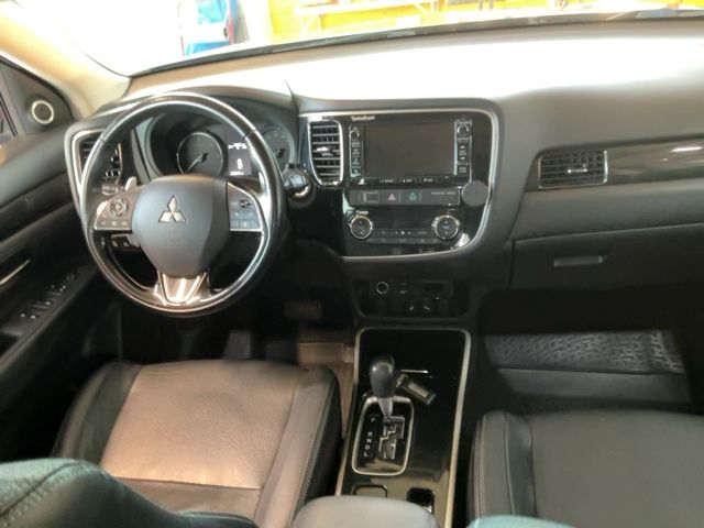 Mitsubishi Outlander 2.2 DI-D Top 4WD — zdjęcie 12