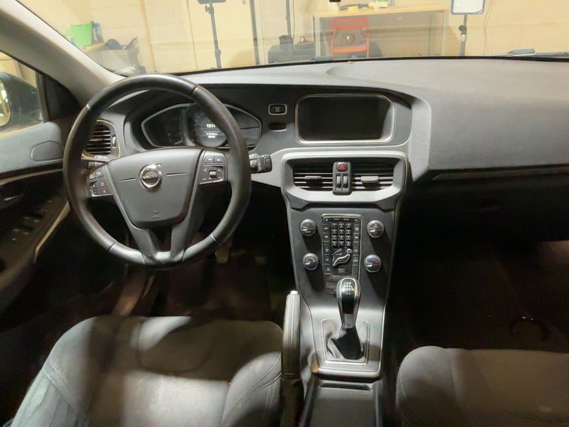 Volvo V40 2.0 D2 Kinetic — zdjęcie 12
