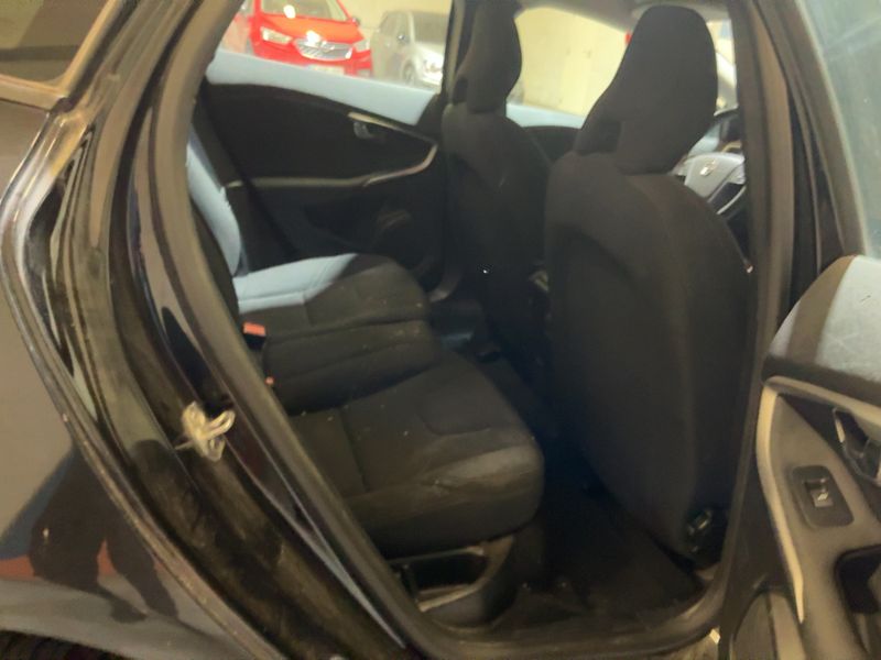 Volvo V40 2.0 D2 Kinetic — zdjęcie 14