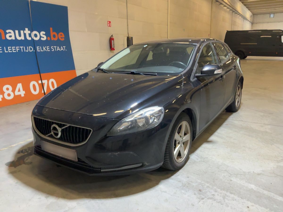 Volvo V40 2017 — photo 1