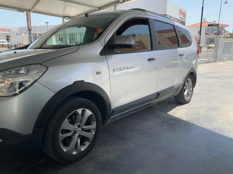 Dacia Lodgy 1.5 dCi Stepway 2015 – снимка 2