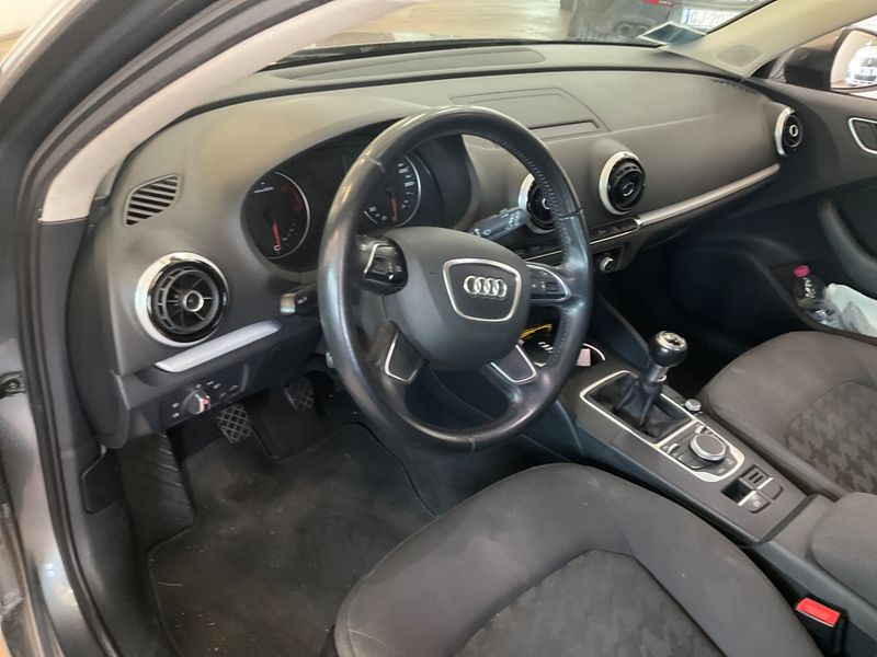 Audi A3 Sportback 1.6 TDI Attraction 2015 – снимка 28