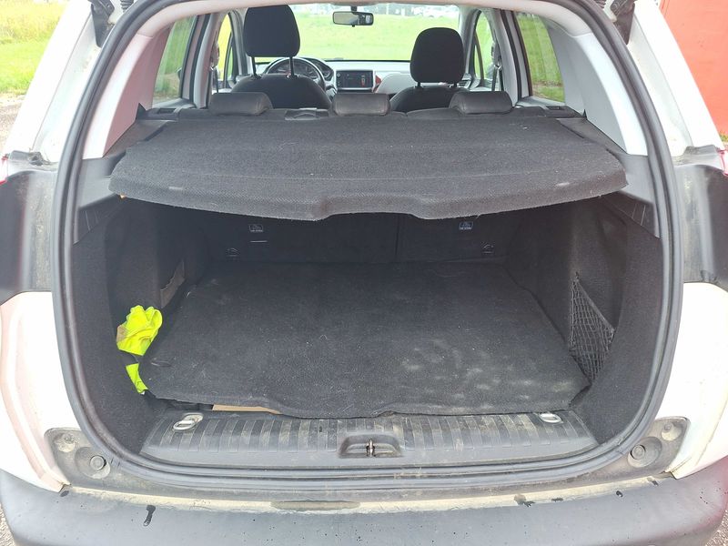 Peugeot 2008 1.6 Blue-HDi Style — zdjęcie 9