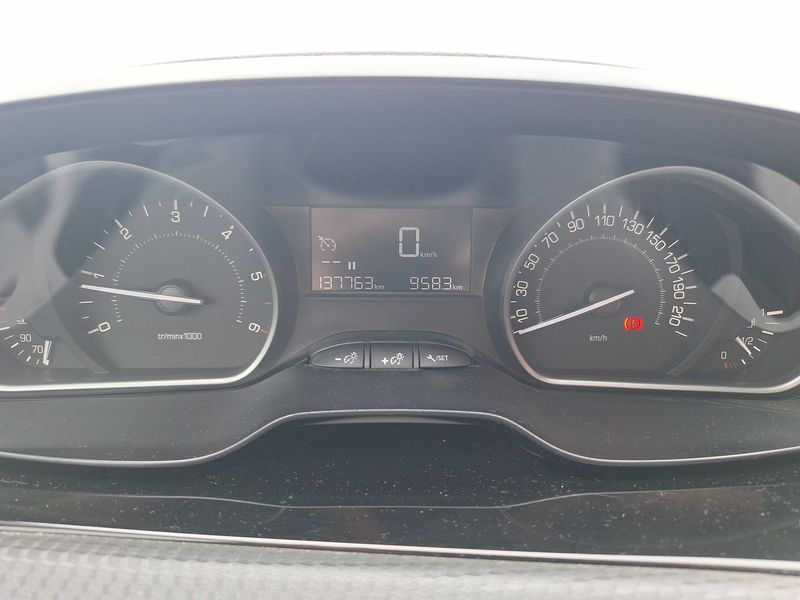 Peugeot 2008 1.6 Blue-HDi Style — zdjęcie 12