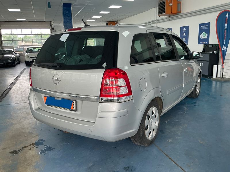 Opel Zafira 1.8 Innovation "110 Jahre" — zdjęcie 2