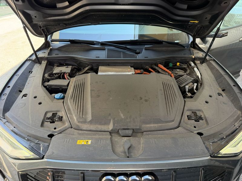 Audi e-tron Sportback 55 quattro S line — zdjęcie 8