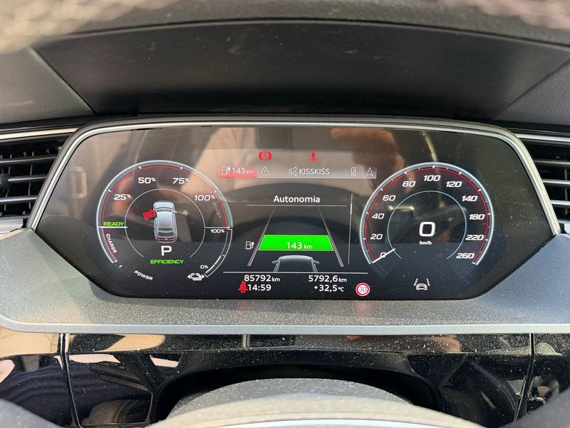 Audi e-tron Sportback 55 quattro S line — zdjęcie 12