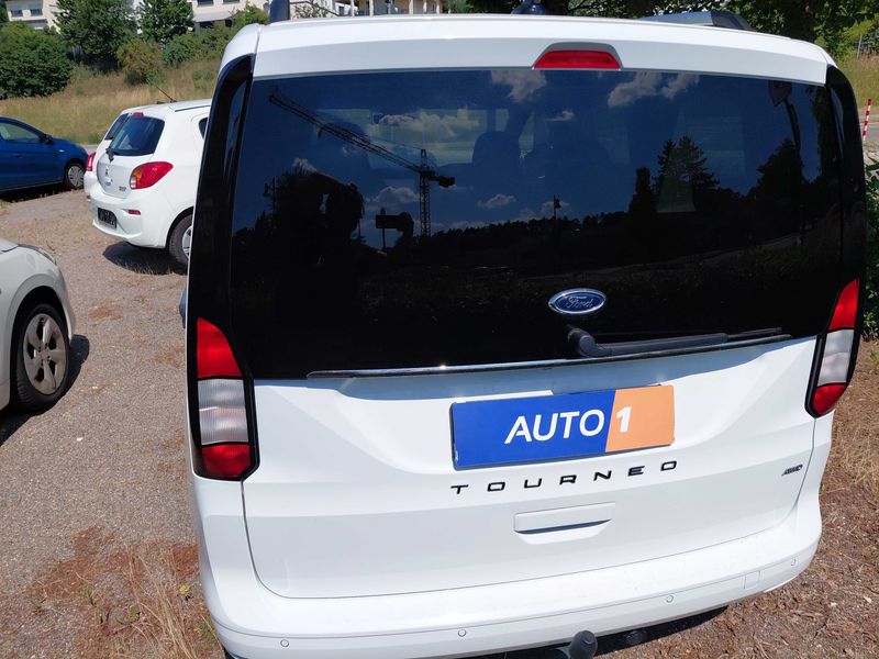 Ford Tourneo Connect 2.0 TDCi EcoBlue Titanium AWD — zdjęcie 4