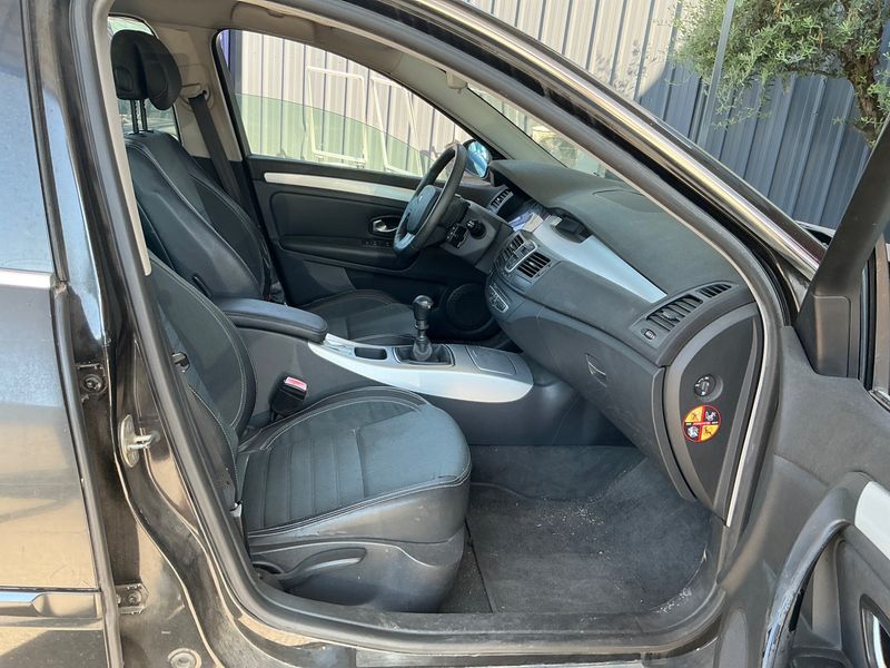 Renault Laguna 2.0 dCi — zdjęcie 3
