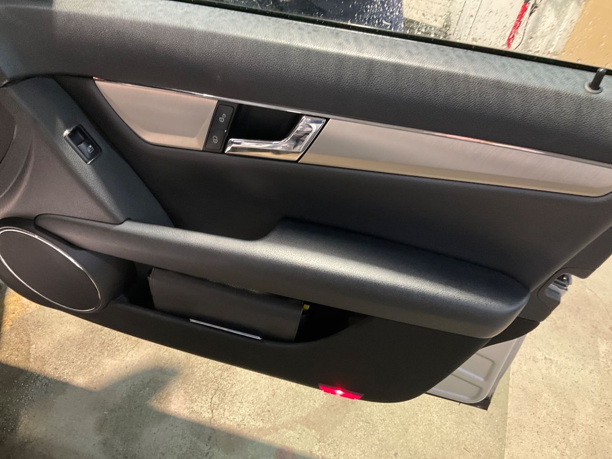 Mercedes-Benz C-Klasse 2009 — photo 33