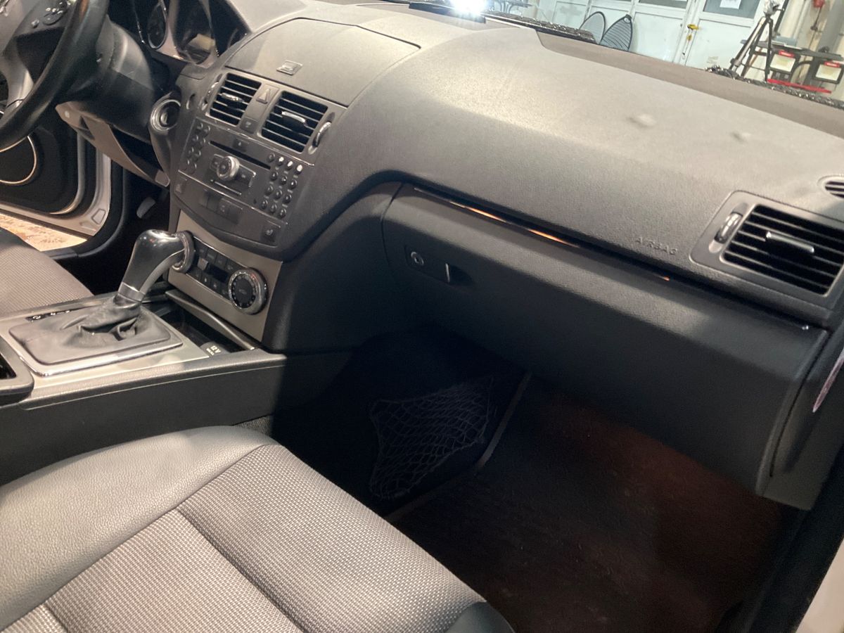 Mercedes-Benz C-Klasse 2009 — photo 30
