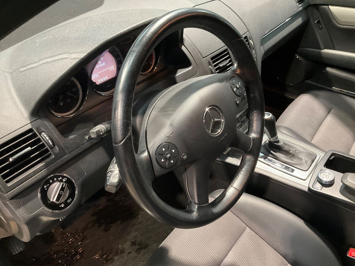 Mercedes-Benz C-Klasse 2009 — photo 38