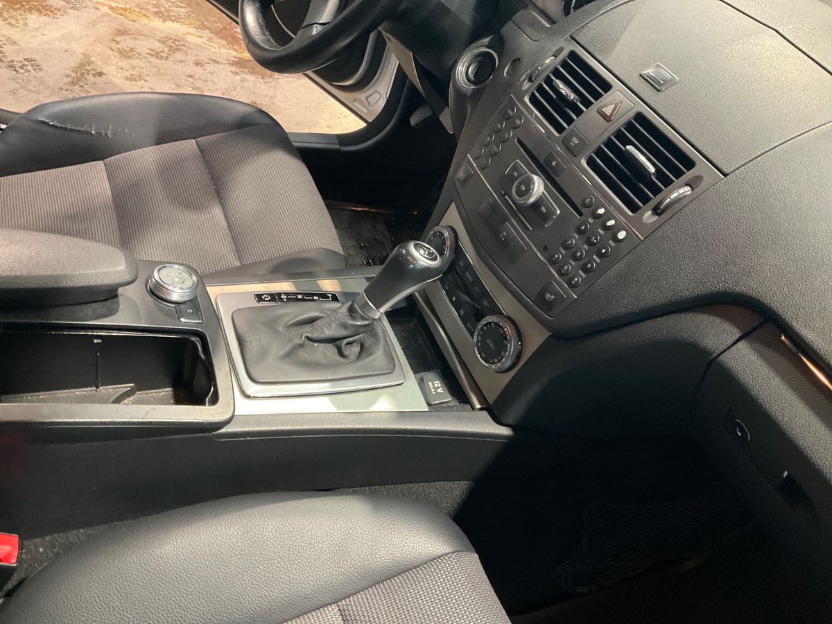Mercedes-Benz C-Klasse 2009 — photo 31