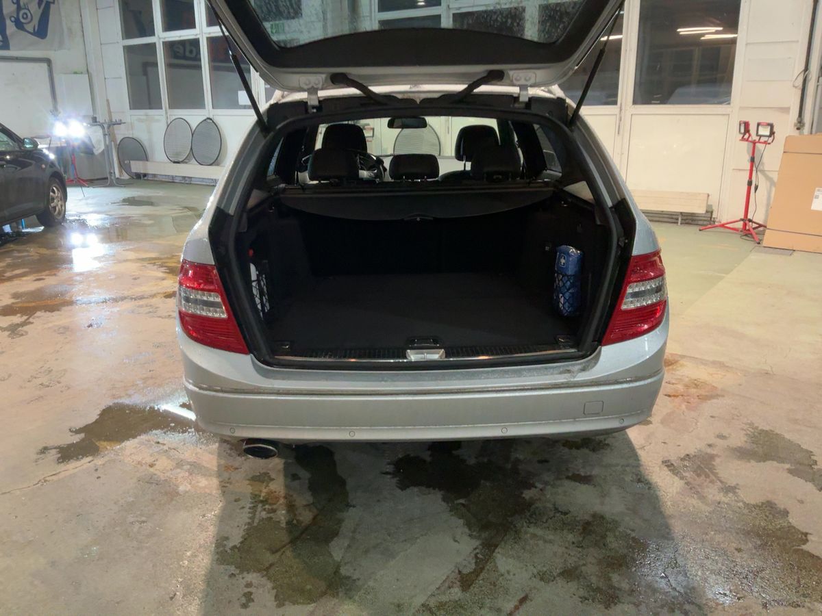 Mercedes-Benz C-Klasse 2009 — photo 16