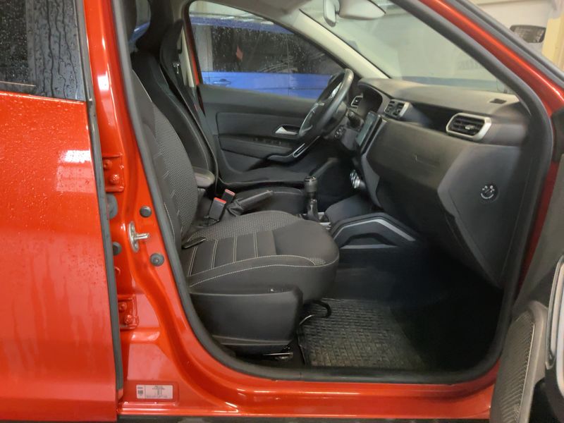 Dacia Duster 1.3 TCe Journey+ — zdjęcie 11