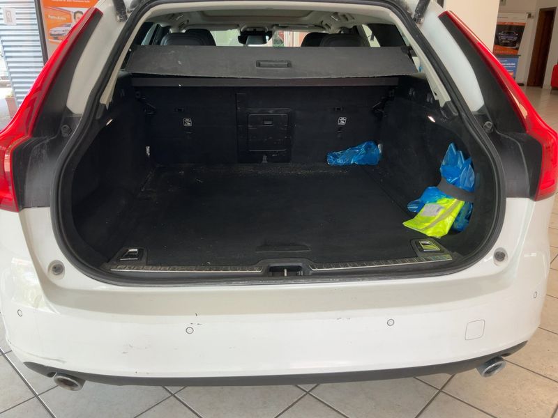 Volvo V90 2.0 D4 Momentum — zdjęcie 10