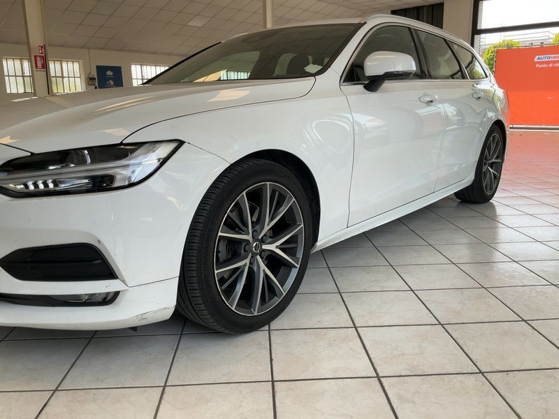Volvo V90 2.0 D4 Momentum — zdjęcie 2