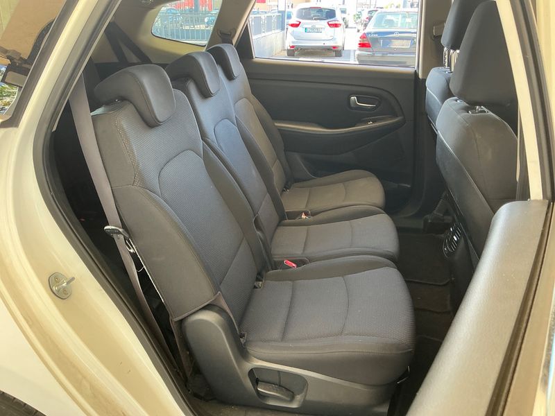 Kia Carens 1.7 CRDi Drive — zdjęcie 14