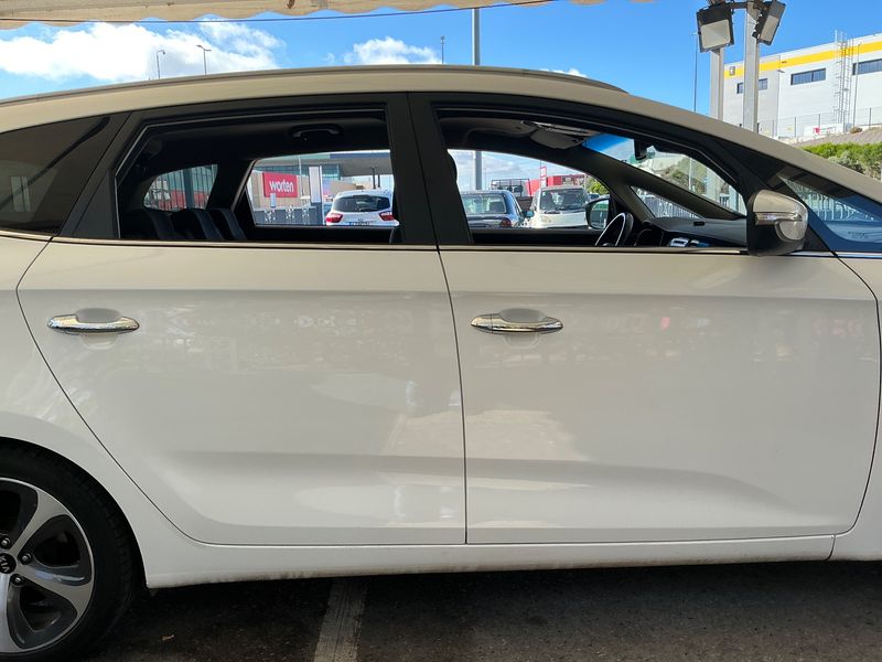 Kia Carens 1.7 CRDi Drive — zdjęcie 7