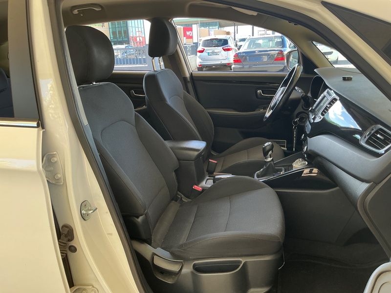 Kia Carens 1.7 CRDi Drive — zdjęcie 11