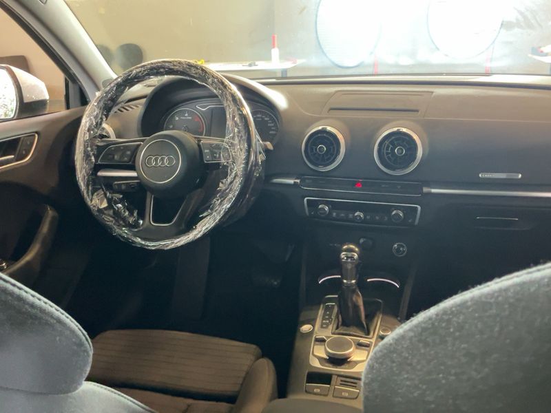 Audi A3 Limousine 2.0 TDI Sport — zdjęcie 12