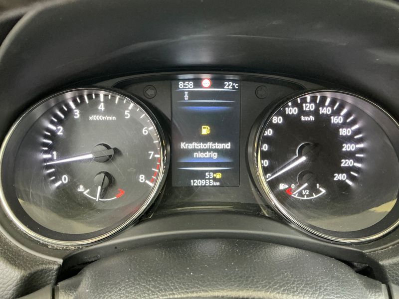 Nissan Qashqai 1.2 360 — zdjęcie 13